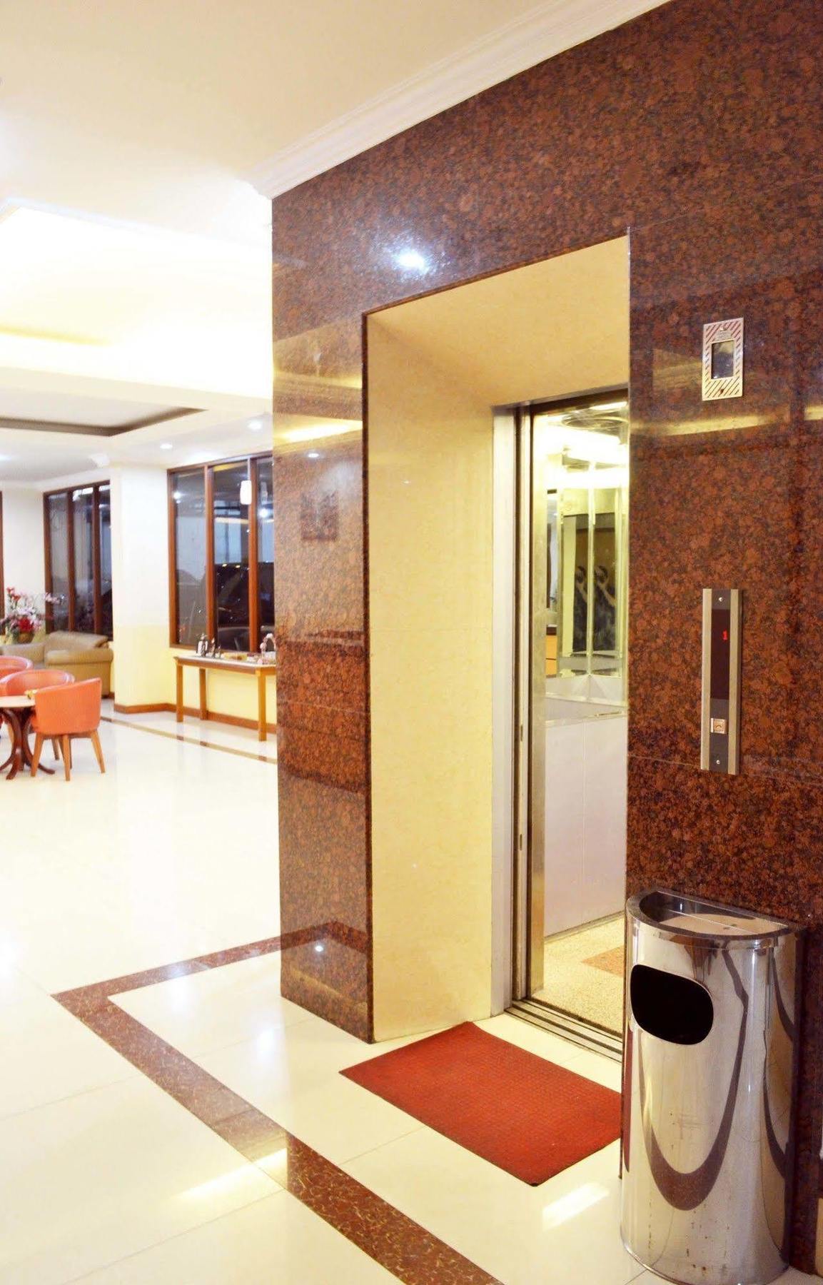 Newton Residence Jakarta Exteriör bild